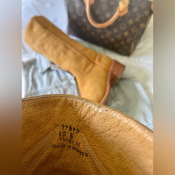 FRYE | Stitched Banana Campus Boots - Picture 7 of 8